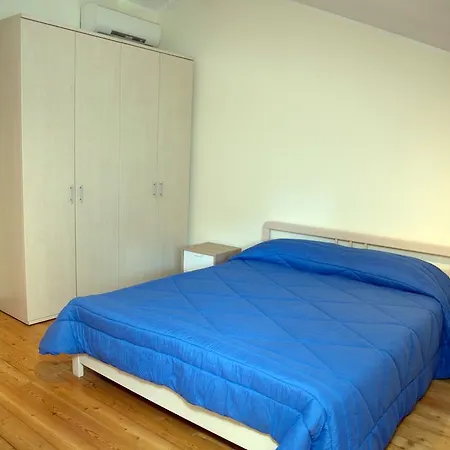 Sweetrome Apts Apartmán *