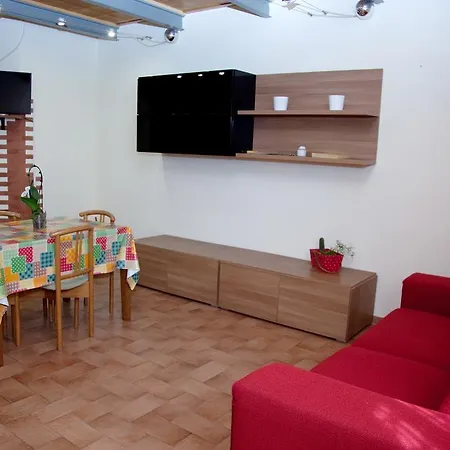 Sweetrome Apts Apartmán *